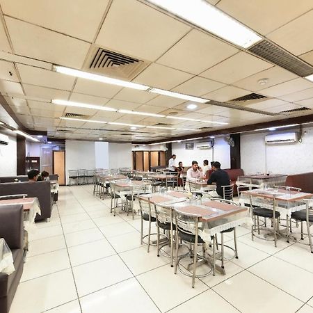 Hotel The First By Goyal Hotelie Agra  Buitenkant foto