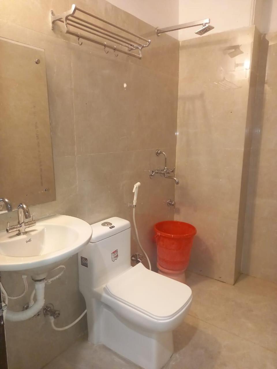 Hotel The First By Goyal Hotelie Agra  Buitenkant foto