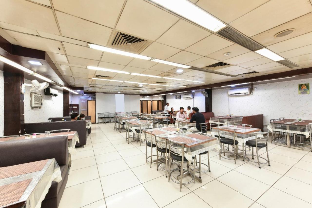 Hotel The First By Goyal Hotelie Agra  Buitenkant foto